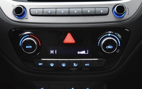 Hyundai Solaris II рестайлинг, 2017 год, 1 400 000 рублей, 21 фотография