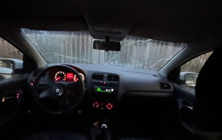 Volkswagen Polo VI (EU Market), 2011 год, 420 000 рублей, 10 фотография