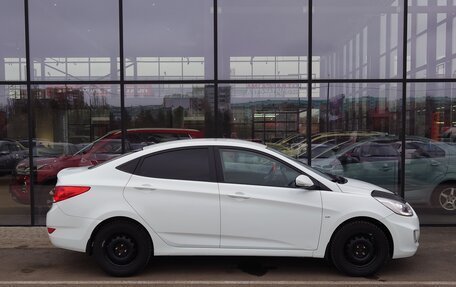 Hyundai Solaris II рестайлинг, 2013 год, 800 000 рублей, 5 фотография