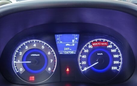 Hyundai Solaris II рестайлинг, 2013 год, 800 000 рублей, 10 фотография