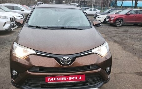 Toyota RAV4, 2017 год, 2 600 000 рублей, 10 фотография