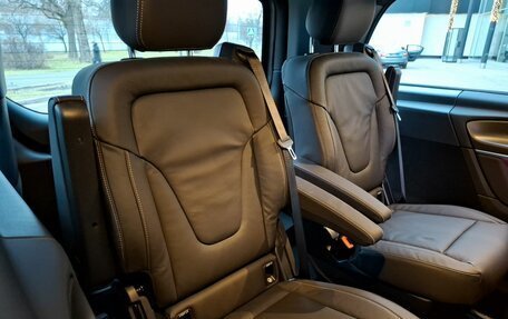 Mercedes-Benz V-Класс, 2024 год, 19 900 000 рублей, 24 фотография