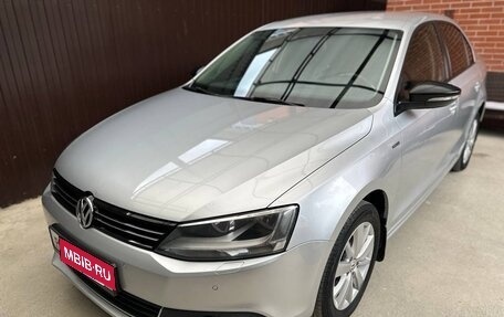 Volkswagen Jetta VI, 2013 год, 1 110 000 рублей, 1 фотография