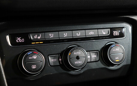 Volkswagen Tiguan II, 2020 год, 3 300 000 рублей, 17 фотография