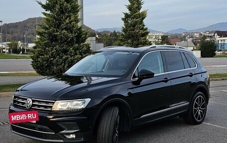 Volkswagen Tiguan II, 2018 год, 2 590 000 рублей, 4 фотография