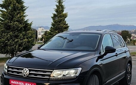 Volkswagen Tiguan II, 2018 год, 2 590 000 рублей, 3 фотография