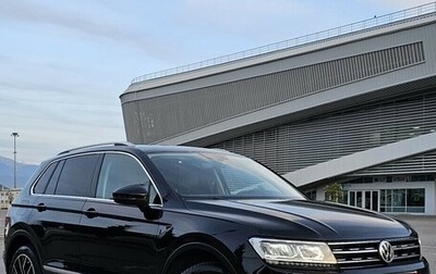 Volkswagen Tiguan II, 2018 год, 2 590 000 рублей, 1 фотография