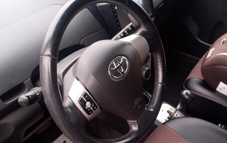 Toyota Yaris III рестайлинг, 2007 год, 670 000 рублей, 13 фотография