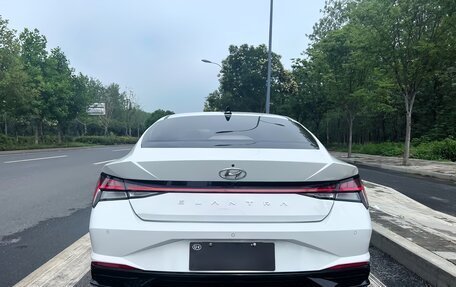 Hyundai Elantra, 2022 год, 1 690 000 рублей, 6 фотография