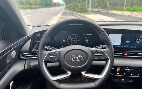 Hyundai Elantra, 2022 год, 1 690 000 рублей, 13 фотография