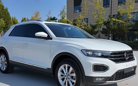 Volkswagen T-Roc I, 2022 год, 1 750 000 рублей, 3 фотография