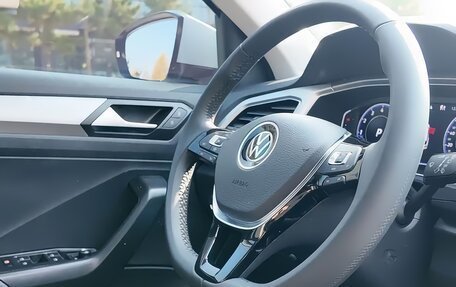 Volkswagen T-Roc I, 2022 год, 1 750 000 рублей, 10 фотография