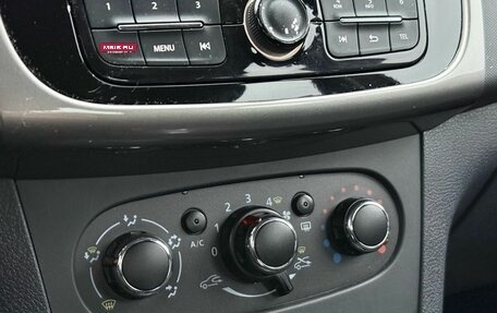 Renault Sandero II рестайлинг, 2015 год, 977 000 рублей, 17 фотография