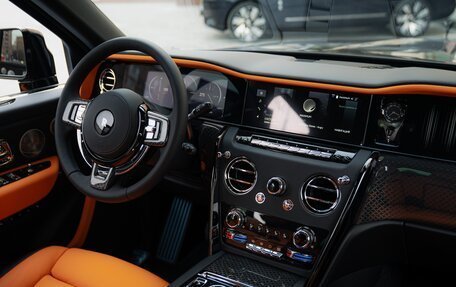 Rolls-Royce Cullinan, 2025 год, 71 500 000 рублей, 22 фотография