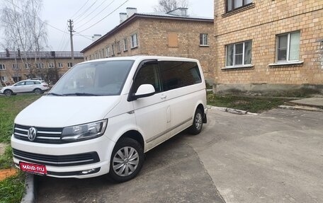 Volkswagen Caravelle T5, 2015 год, 2 300 000 рублей, 1 фотография