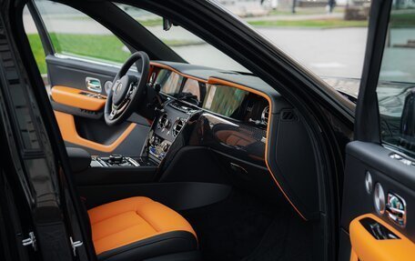 Rolls-Royce Cullinan, 2025 год, 71 500 000 рублей, 28 фотография