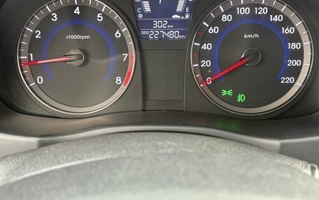 Hyundai Solaris II рестайлинг, 2012 год, 16 фотография