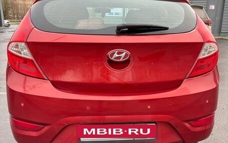 Hyundai Solaris II рестайлинг, 2012 год, 17 фотография