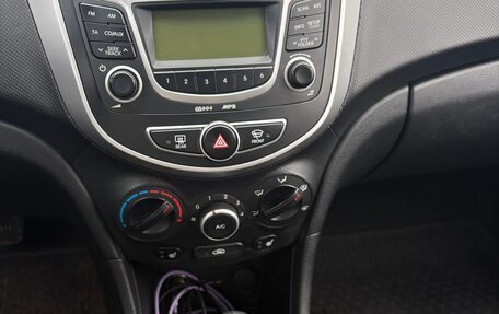 Hyundai Solaris II рестайлинг, 2012 год, 26 фотография