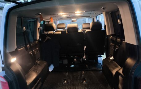 Volkswagen Caravelle T5, 2015 год, 2 300 000 рублей, 9 фотография