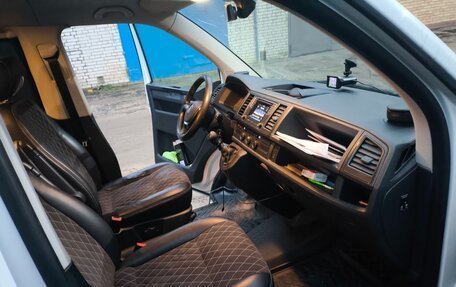 Volkswagen Caravelle T5, 2015 год, 2 300 000 рублей, 12 фотография