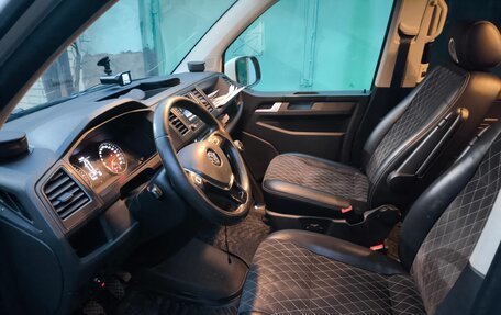 Volkswagen Caravelle T5, 2015 год, 2 300 000 рублей, 13 фотография