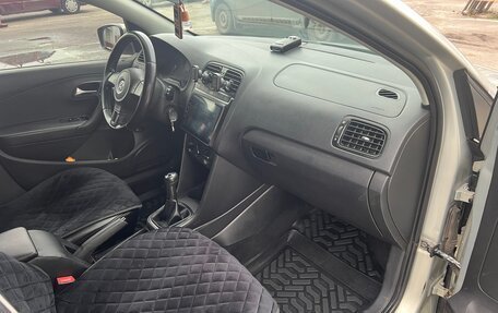 Volkswagen Polo VI (EU Market), 2011 год, 695 000 рублей, 14 фотография