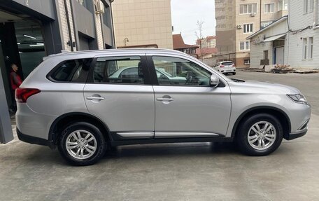Mitsubishi Outlander III рестайлинг 3, 2018 год, 2 149 000 рублей, 3 фотография