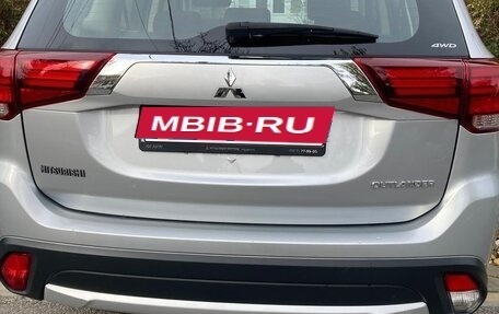 Mitsubishi Outlander III рестайлинг 3, 2018 год, 2 149 000 рублей, 5 фотография