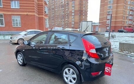 Hyundai Solaris II рестайлинг, 2011 год, 820 000 рублей, 6 фотография