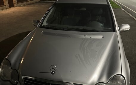 Mercedes-Benz C-Класс, 2004 год, 600 000 рублей, 1 фотография