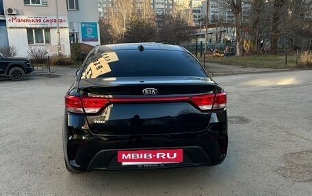 KIA Rio IV, 2018 год, 990 000 рублей, 4 фотография
