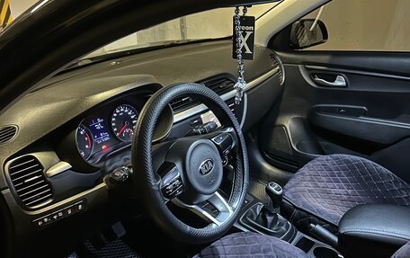 KIA Rio IV, 2018 год, 990 000 рублей, 8 фотография