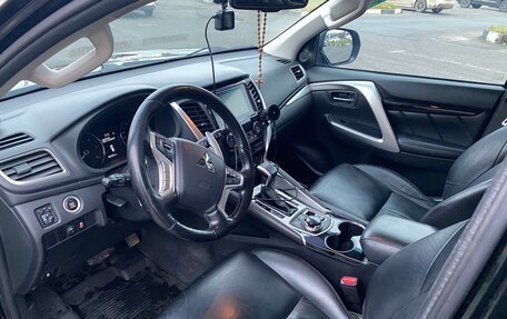 Mitsubishi Pajero Sport III рестайлинг, 2018 год, 3 700 000 рублей, 7 фотография