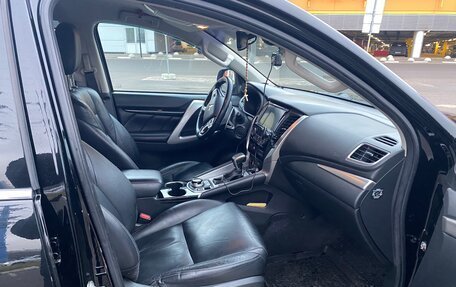 Mitsubishi Pajero Sport III рестайлинг, 2018 год, 3 700 000 рублей, 8 фотография