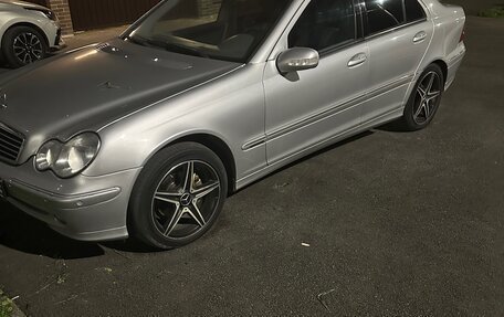Mercedes-Benz C-Класс, 2004 год, 600 000 рублей, 2 фотография