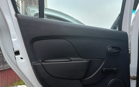 Renault Logan II, 2019 год, 910 000 рублей, 15 фотография