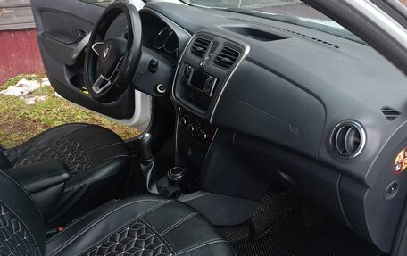 Renault Logan II, 2019 год, 910 000 рублей, 18 фотография