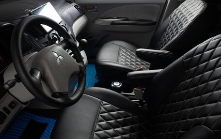 Mitsubishi Grandis, 2004 год, 769 000 рублей, 14 фотография