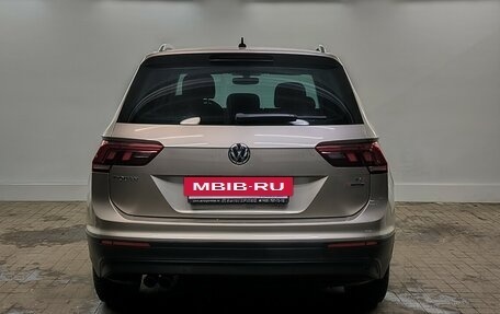 Volkswagen Tiguan II, 2018 год, 2 080 000 рублей, 3 фотография