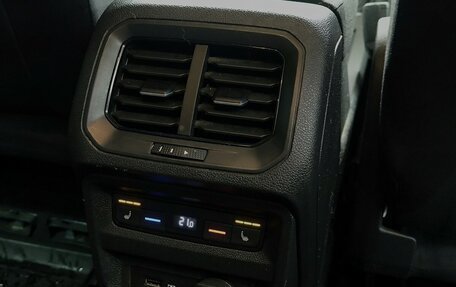 Volkswagen Tiguan II, 2018 год, 2 080 000 рублей, 12 фотография