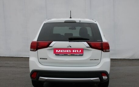 Mitsubishi Outlander III рестайлинг 3, 2015 год, 1 500 000 рублей, 7 фотография