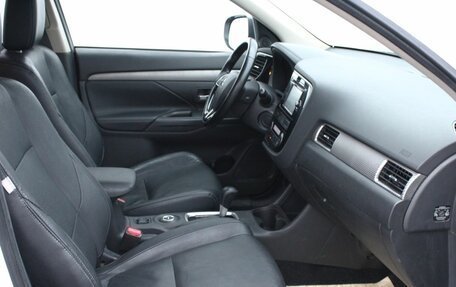 Mitsubishi Outlander III рестайлинг 3, 2015 год, 1 500 000 рублей, 13 фотография