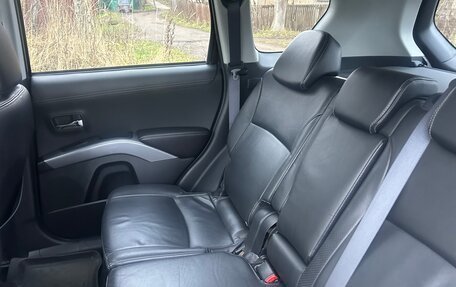 Mitsubishi Outlander III рестайлинг 3, 2010 год, 990 000 рублей, 11 фотография