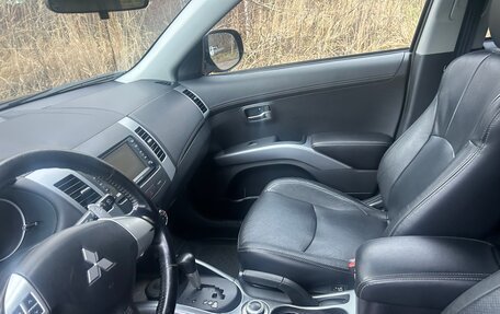 Mitsubishi Outlander III рестайлинг 3, 2010 год, 990 000 рублей, 10 фотография