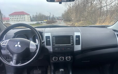 Mitsubishi Outlander III рестайлинг 3, 2010 год, 990 000 рублей, 12 фотография