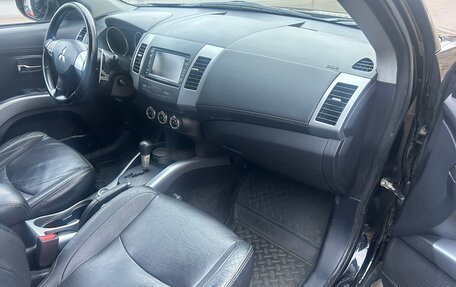 Mitsubishi Outlander III рестайлинг 3, 2010 год, 990 000 рублей, 15 фотография