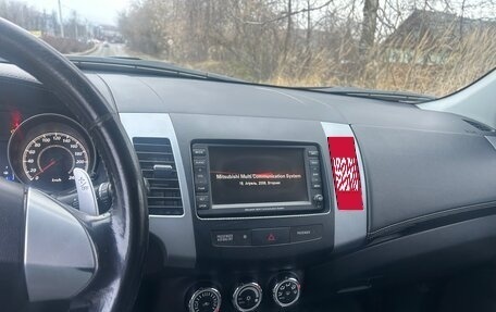 Mitsubishi Outlander III рестайлинг 3, 2010 год, 990 000 рублей, 14 фотография