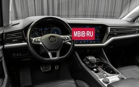 Volkswagen Touareg III, 2018 год, 5 880 000 рублей, 9 фотография