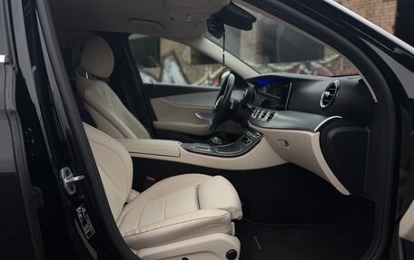 Mercedes-Benz E-Класс, 2020 год, 3 100 000 рублей, 17 фотография